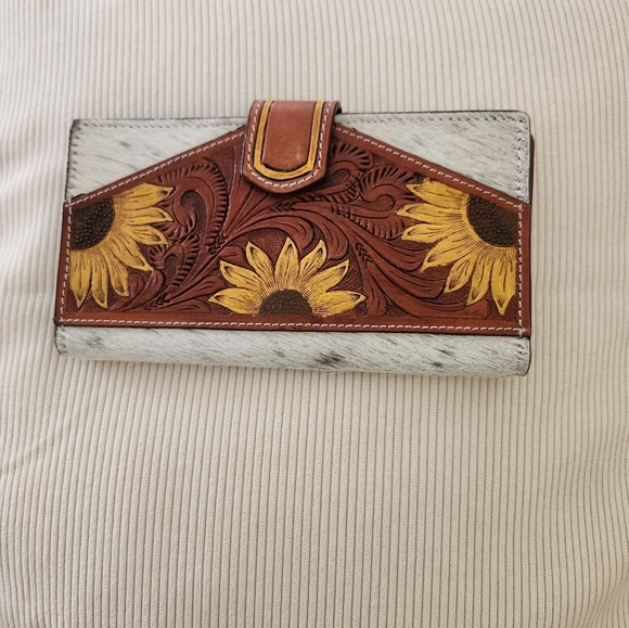 Avery By Southern Haute Brown and White Cowhide Purse with Sunflower Design - Picture 11 of 13